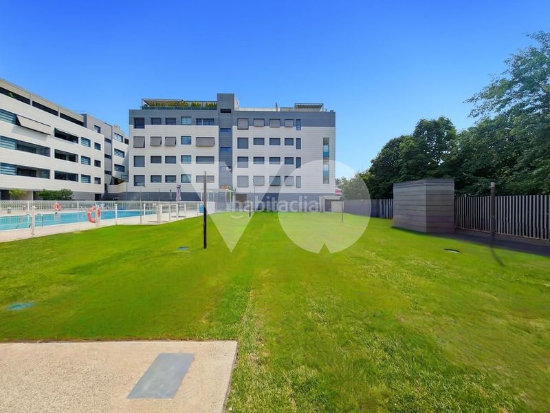 Foto 51238890-0b1a-40c3-9530-b1069b87ab1d. Duplex avec chauffage parking piscine dans Alameda de Osuna Madrid
