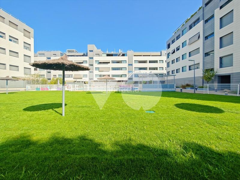 Foto 76df72f1-f8af-4ed3-beb6-f79d5fa1cb02. Dúplex amb calefacció aparcament piscina a Alameda de Osuna Madrid