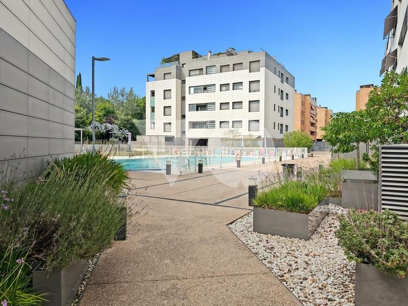 Foto 9471b13c-f670-4128-8569-200ae0a265f9. Duplex avec chauffage parking piscine dans Alameda de Osuna Madrid