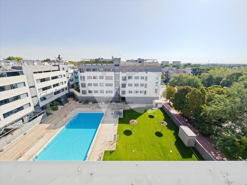 Foto a5a92d0c-5574-40a7-830b-bf5592991eef. Dúplex amb calefacció aparcament piscina a Alameda de Osuna Madrid