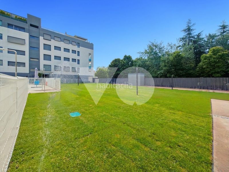 Foto c1e954c5-6a4a-4ef8-b6f3-5c214283f82e. Duplex avec chauffage parking piscine dans Alameda de Osuna Madrid
