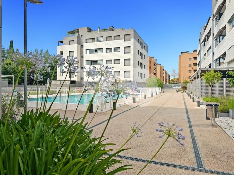 Foto eadb6ffc-9fc2-4a2e-b639-b5af61d6dad7. Duplex avec chauffage parking piscine dans Alameda de Osuna Madrid
