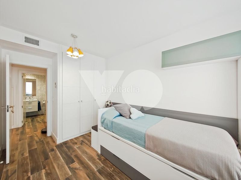 Foto edfa01b7-f88d-4c46-9356-efcba914a620. Dúplex amb calefacció aparcament piscina a Alameda de Osuna Madrid
