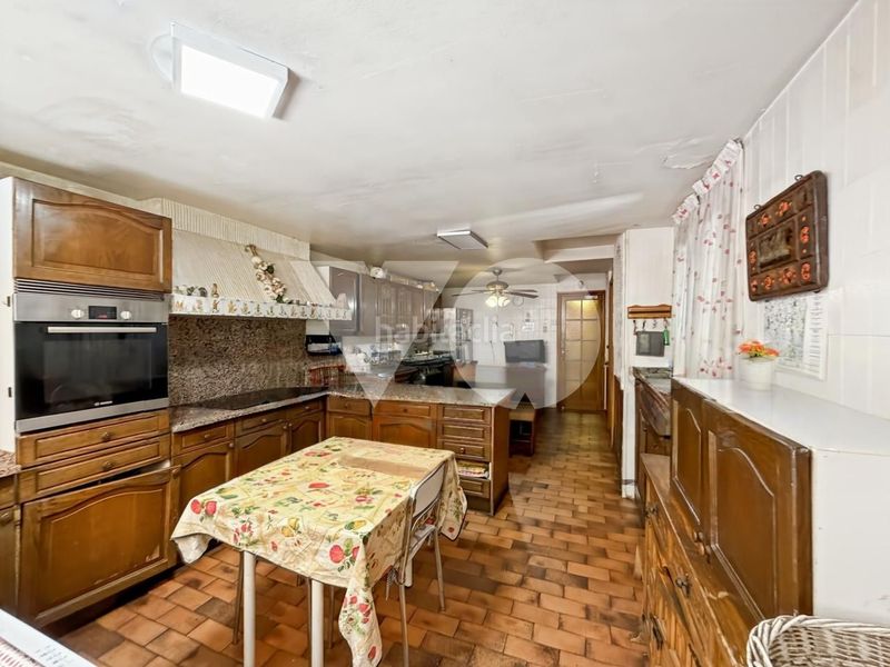 Foto c346e9d6-fa4d-4fde-93a2-1f18a48f5ef5. Casa amb calefacció aparcament piscina a Alameda de Osuna Madrid