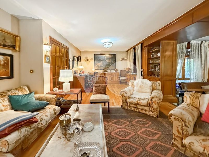 Foto c49e90a7-324e-4577-89df-a25a3bec4de3. Casa amb calefacció aparcament piscina a Alameda de Osuna Madrid
