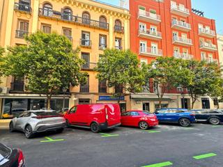 Rez-de-chaussée  De lope de rueda. Piso en calle lope de rueda con patio