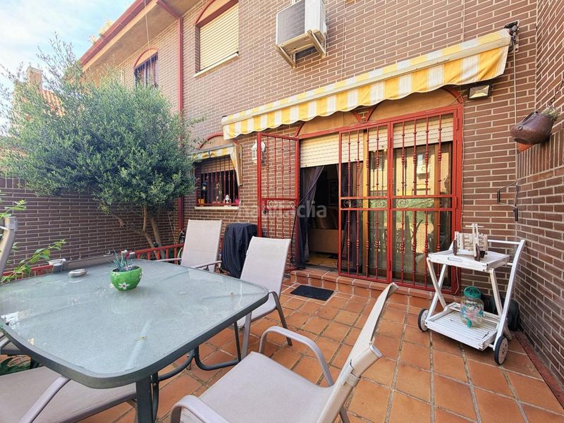Foto 3ac64180-c36d-4f32-adb8-62e444641d69. Casa adossada amb aparcament piscina a Sector 3 Getafe