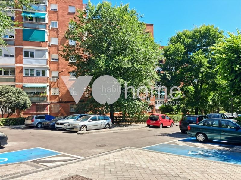 Foto 0d265e7c-eb67-4de0-b5a0-b83bd944dc87. Planta baixa amb calefacció a Vinateros Madrid
