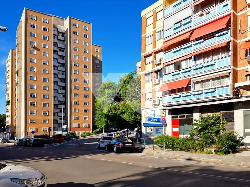 Foto 5acb6bbd-7cdd-4970-a5f2-2de1679e1005. Business premise in Ventas Madrid