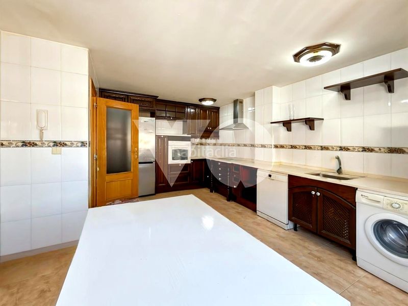 Foto 4f18edf3-638e-4dd2-923a-4aded3666f6e. Casa adossada amb calefacció aparcament piscina a Arganda del Rey