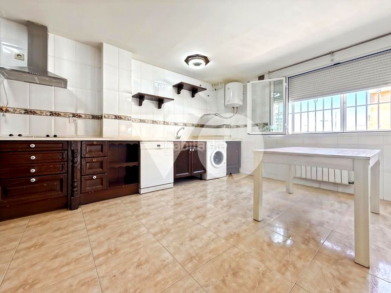 Foto c386c883-e80e-4620-9604-dae29d810885. Casa adossada amb calefacció aparcament piscina a Arganda del Rey