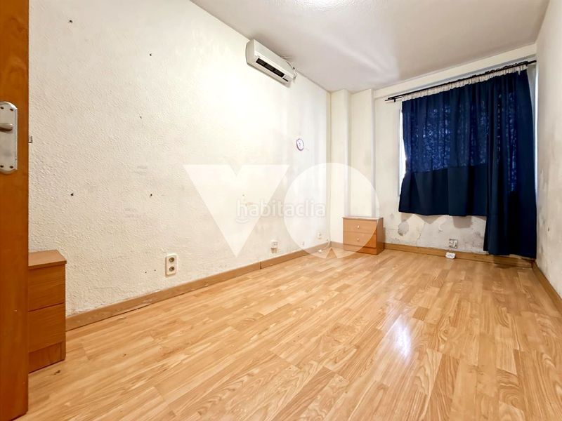 Foto b0a67865-fdbd-45e7-9d53-f2fd36821b76. Planta baixa a Ventas Madrid