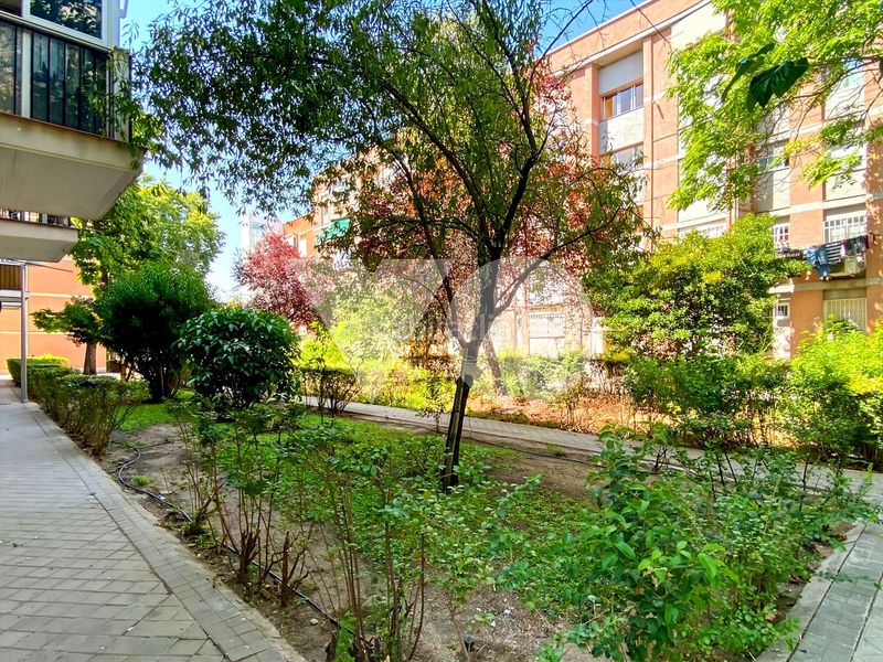 Foto c5a71008-f781-4e8d-a9a9-dfd4efba7697. Flat with heating in Ventas Madrid