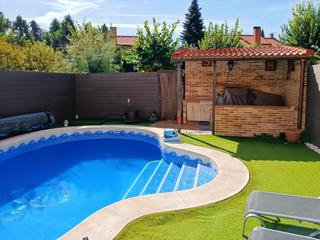 Maison jumelée à Urbanizaciones. Chalet adosado en rivas urbanizaciones