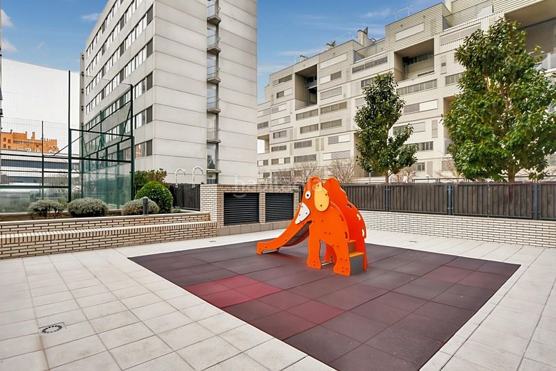 Foto d1f9ebcf-e5ac-49ce-9081-16f769085e97. Flat with heating parking pool in Ensanche de Vallecas-La Gavia Madrid