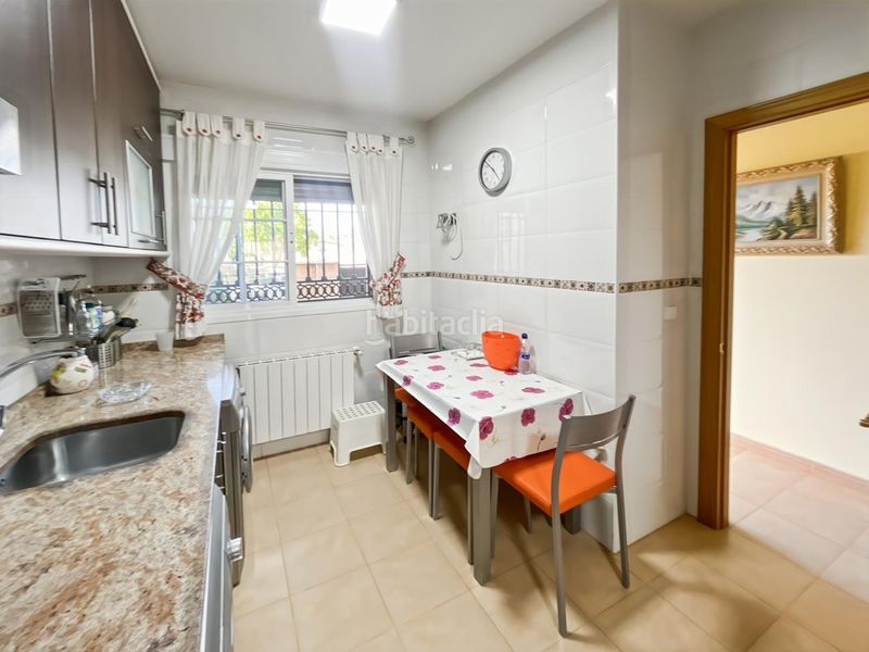 Foto 434c5857-fd8f-4ae4-ba3c-5da1a37e9a3c. Casa aparellada amb calefacció piscina a Valdelaguna