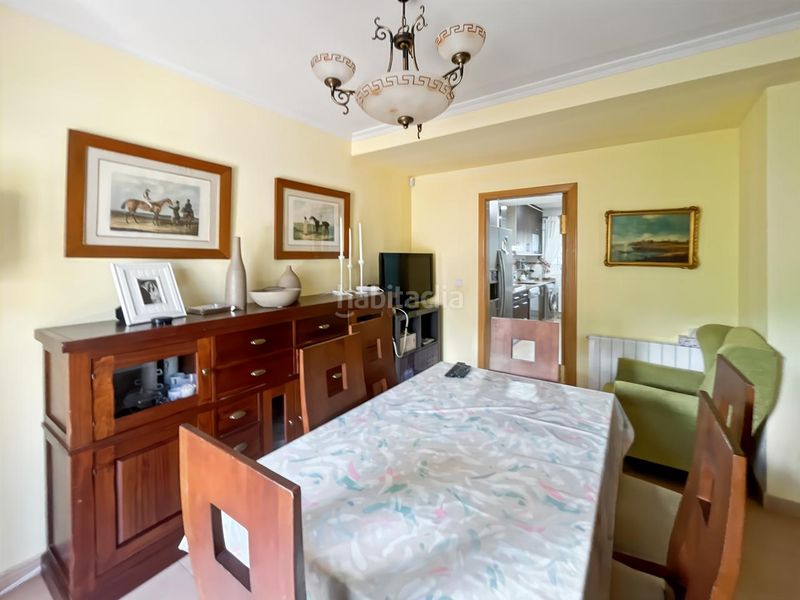 Foto 47f2d98e-7215-4fa5-8dbe-d7cffe1051a3. Casa aparellada amb calefacció piscina a Valdelaguna