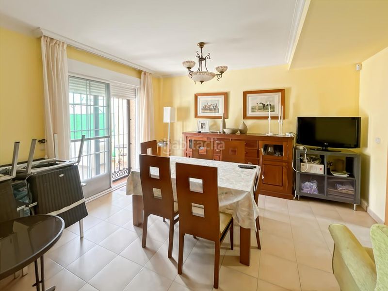 Foto 4dbaffdd-33fe-4158-b612-8ff2654bb127. Casa aparellada amb calefacció piscina a Valdelaguna