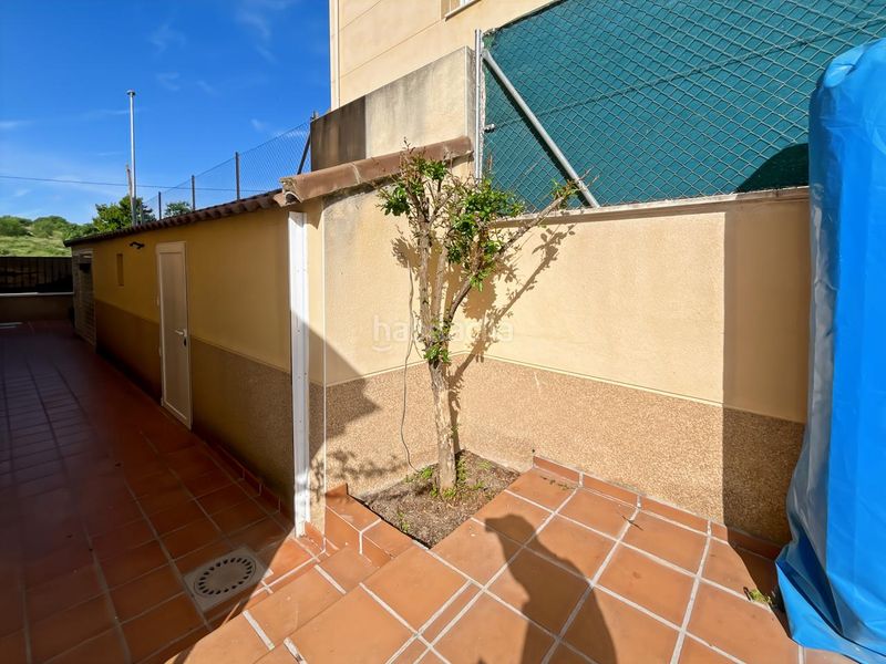 Foto 8414ed74-05ab-4dda-841c-a689483c8e41. Casa aparellada amb calefacció piscina a Valdelaguna