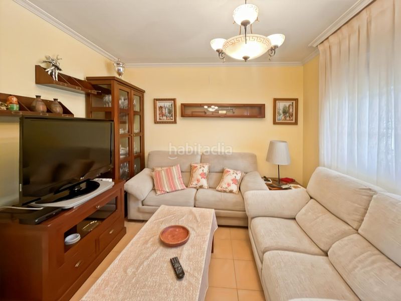 Foto c8a18a5d-8ce1-42a8-bd5e-d0ccb2513343. Casa aparellada amb calefacció piscina a Valdelaguna