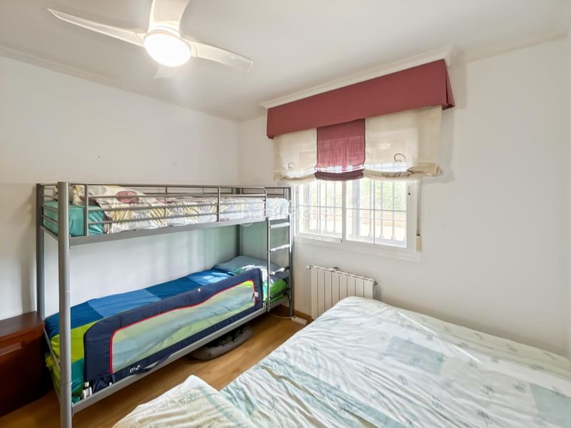 Foto de96845e-6a57-4046-afba-87c62bd16a72. Casa aparellada amb calefacció piscina a Valdelaguna