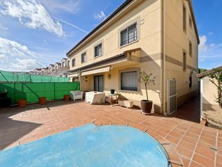 Casa bifamiliare  Morata de tajuña. Chalet pareado en venta en valdelaguna, madrid