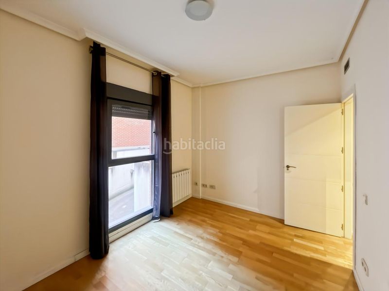 Foto ffb68a4d-8ce1-41b4-922d-4e3051b32322. Planta baixa amb calefacció aparcament a San Diego Madrid