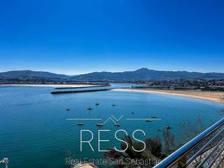 Chalet in Hondarribia. Venta de chalet en hondarribia de 6 habitaciones con terraza y j