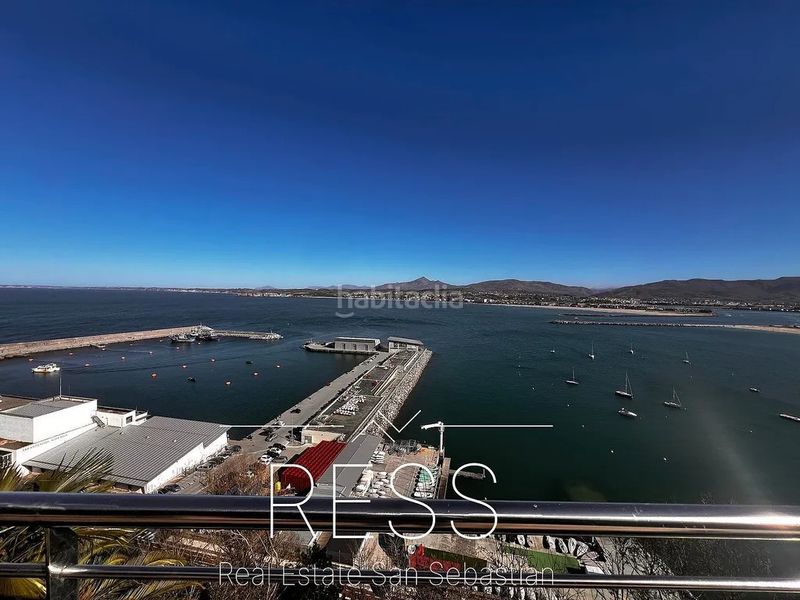 Foto df569a65-189c-464b-980c-40451c6f2b97. Xalet amb xemeneia a Hondarribia