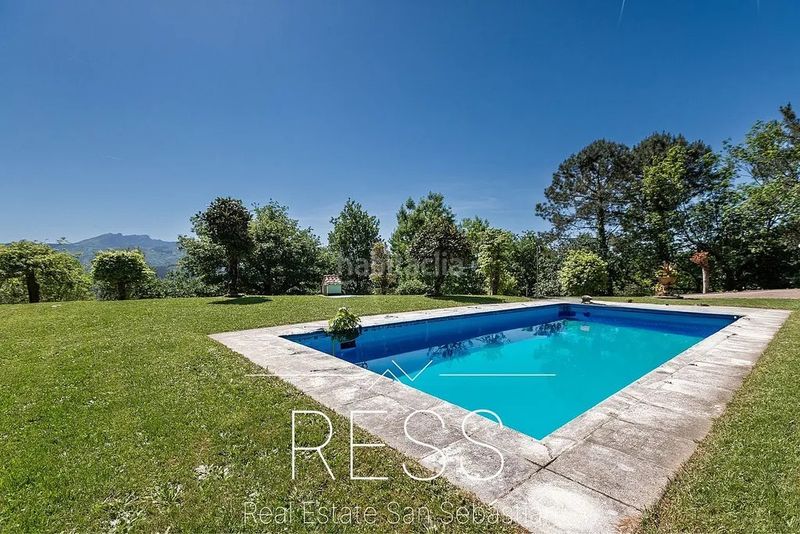 Foto 3836bb0c-377b-423a-85dc-ee08617c2b34. Xalet amb piscina a Hondarribia