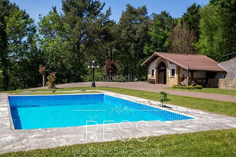 Foto c7269fbd-d9f6-4a23-a266-d0e268b574aa. Xalet amb piscina a Hondarribia