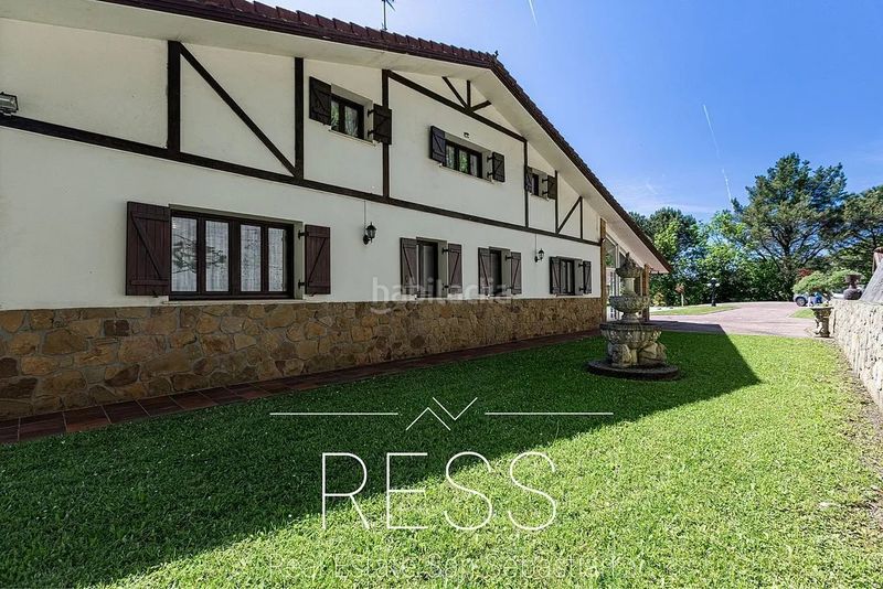 Foto f435ea65-5d40-40bc-8f33-fe2bbb9122f4. Xalet amb piscina a Hondarribia