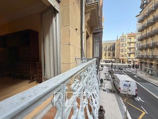 Piso  San bartolome kalea. Piso en venta en calle san bartolome de 4 habitaciones con balcó