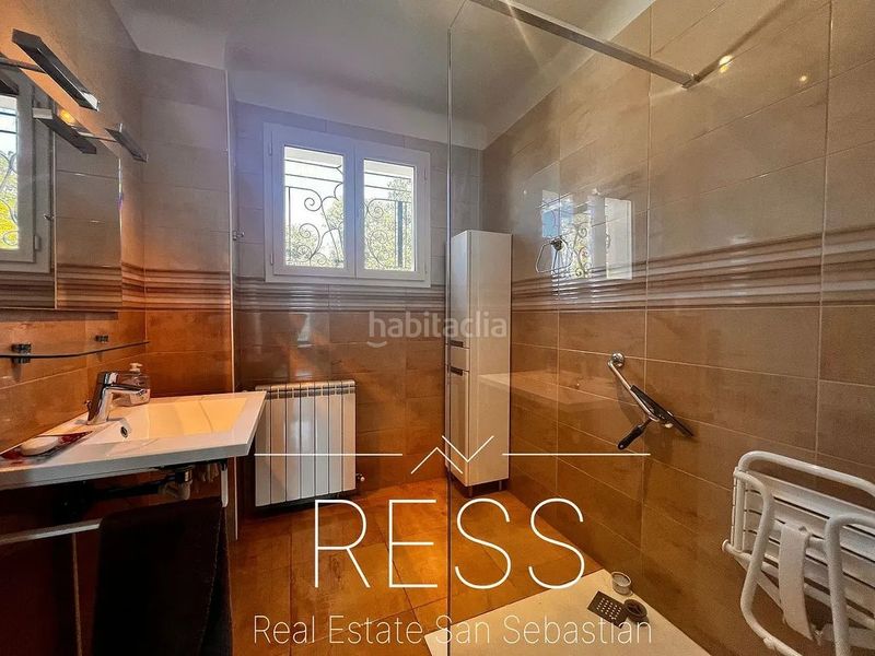 Foto 05a0a1a0-e0ae-40a0-b753-e2a7dd54c312. Xalet amb calefacció aparcament a Hendaye