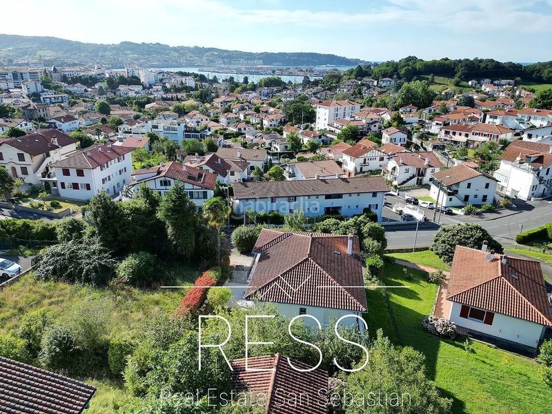 Foto 2b29a728-43d3-4b0f-8751-cbafb504e495. Xalet amb calefacció aparcament a Hendaye