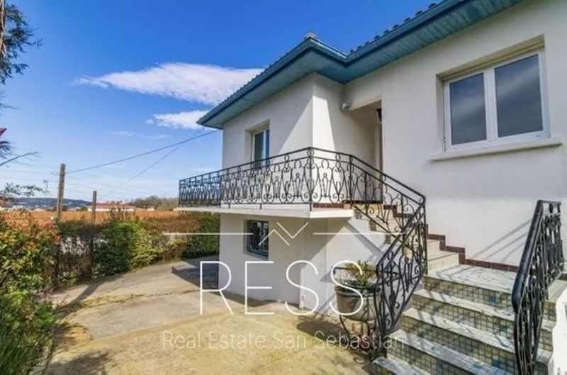 Foto 3666dfd8-8b09-4520-83b9-259cbeff70c6. Xalet amb calefacció aparcament a Hendaye