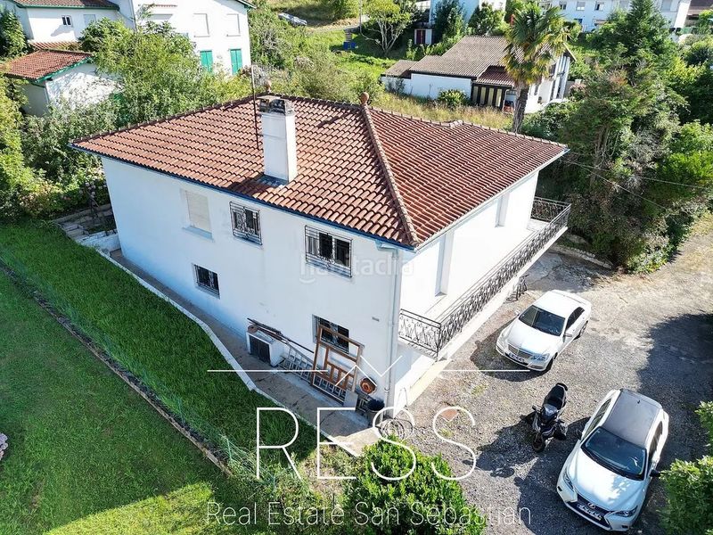 Foto a5d180b5-0e89-4745-bc82-b1323e39ef55. Xalet amb calefacció aparcament a Hendaye