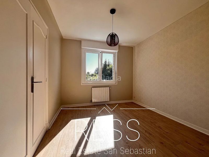 Foto d00927da-93c0-4990-bf3c-9759eb2a6bb9. Xalet amb calefacció aparcament a Hendaye