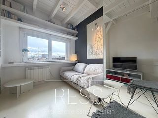 Piso en 31 de agosto kalea 11. Venta de piso en calle de agosto de 1 habitación con aire acondi