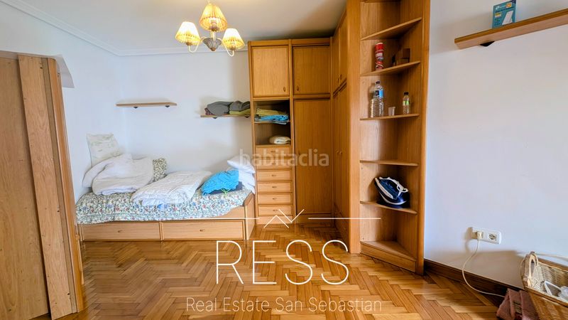 Foto 2d0922b9-cbeb-438f-b2f1-1e7b346a5eb6. Casa adossada amb xemeneia calefacció aparcament a Zarautz