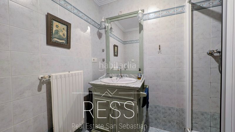 Foto 3a2aa61c-f491-44e8-9d10-369e7bf05937. Casa adossada amb xemeneia calefacció aparcament a Zarautz