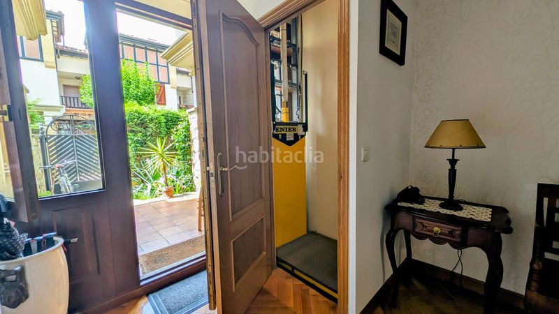 Foto b0a6820f-348a-4c0d-bdc3-2ea43577e7c7. Casa adossada amb xemeneia calefacció aparcament a Zarautz