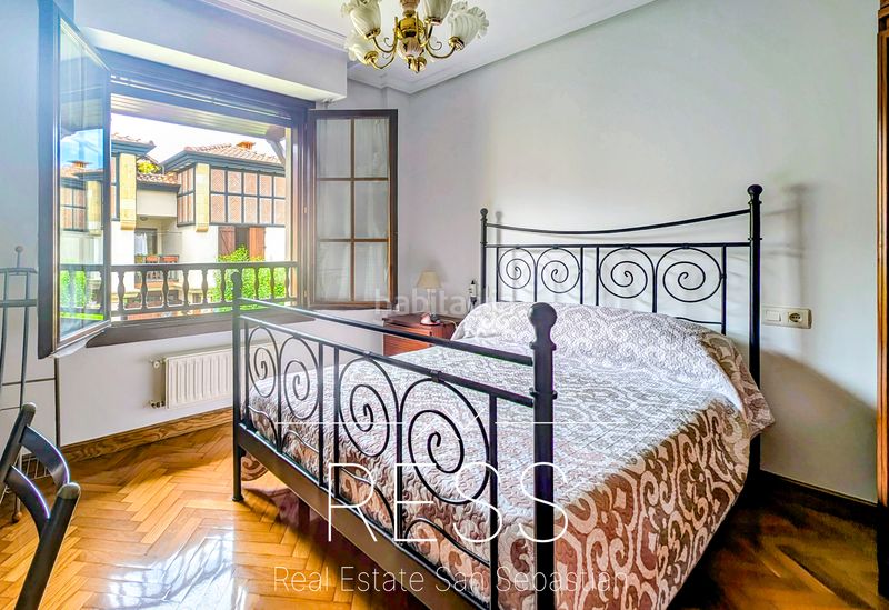 Foto d45c5169-db91-444d-94e6-b8ab45d108bc. Casa adossada amb xemeneia calefacció aparcament a Zarautz