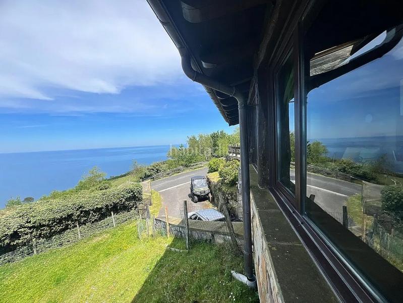 Foto 1e1a3097-3a47-48c3-a045-a28d5bc0af03. Chalet con camino riscaldamento parcheggio in Igeldo Donostia - San Sebastián