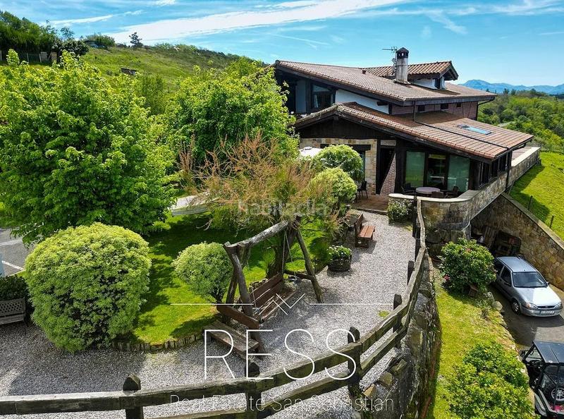 Foto 6ae48ce4-d551-4b69-8625-b4f4a4d4e77c. Chalet con camino riscaldamento parcheggio in Igeldo Donostia - San Sebastián