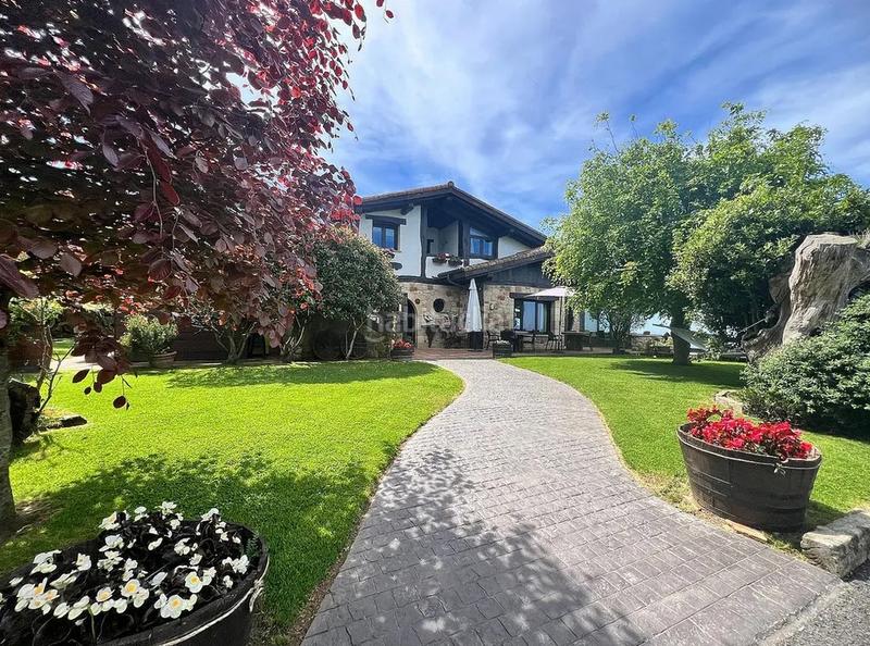 Foto 70d4f3fe-0bf1-4988-a106-1ae2fd3ec9a1. Chalet con camino riscaldamento parcheggio in Igeldo Donostia - San Sebastián