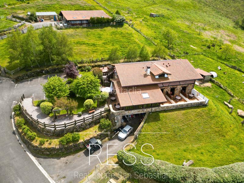Foto 9ab252c6-86f5-425a-85cb-085bcf7ffc06. Chalet con camino riscaldamento parcheggio in Igeldo Donostia - San Sebastián