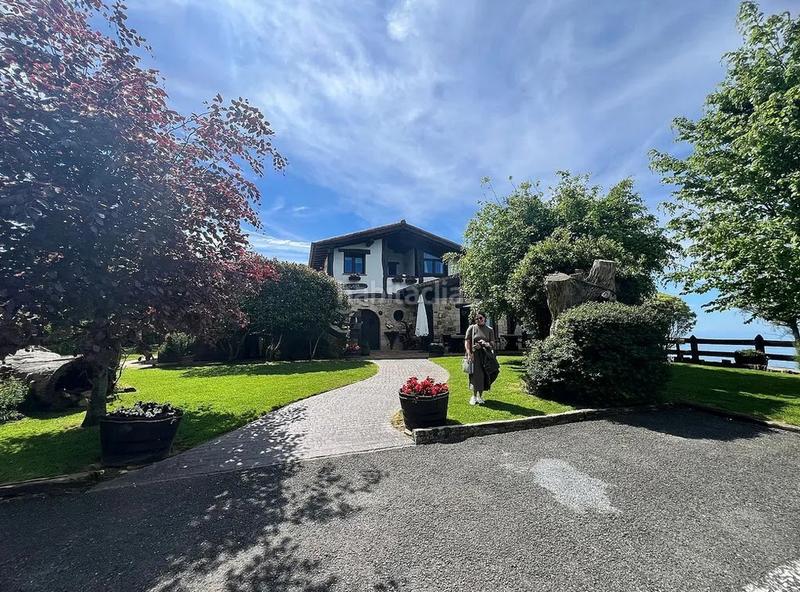 Foto b5c109da-e78f-45a9-a577-29dee71b0a22. Chalet con camino riscaldamento parcheggio in Igeldo Donostia - San Sebastián