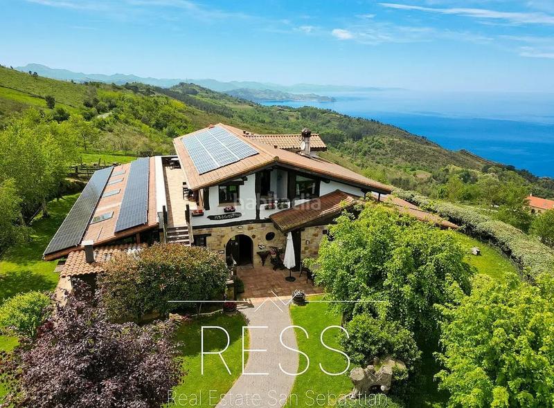 Foto efa93f15-cc99-4903-abf9-f094e6363526. Chalet con camino riscaldamento parcheggio in Igeldo Donostia - San Sebastián