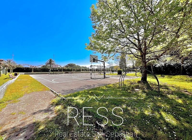 Foto c233373c-66c3-47f8-80c3-f253f19dd475. Piso en ramon iribarren pasealekua ibilbidea 9 piso en venta en ramon iribarren pasealekua 9 en Hondarribia
